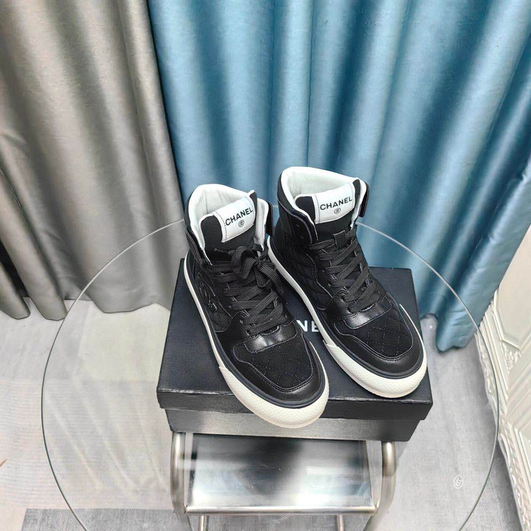 Chan sneaker