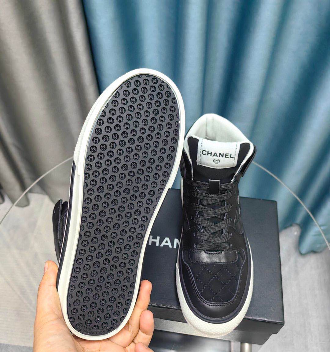 Chan sneaker