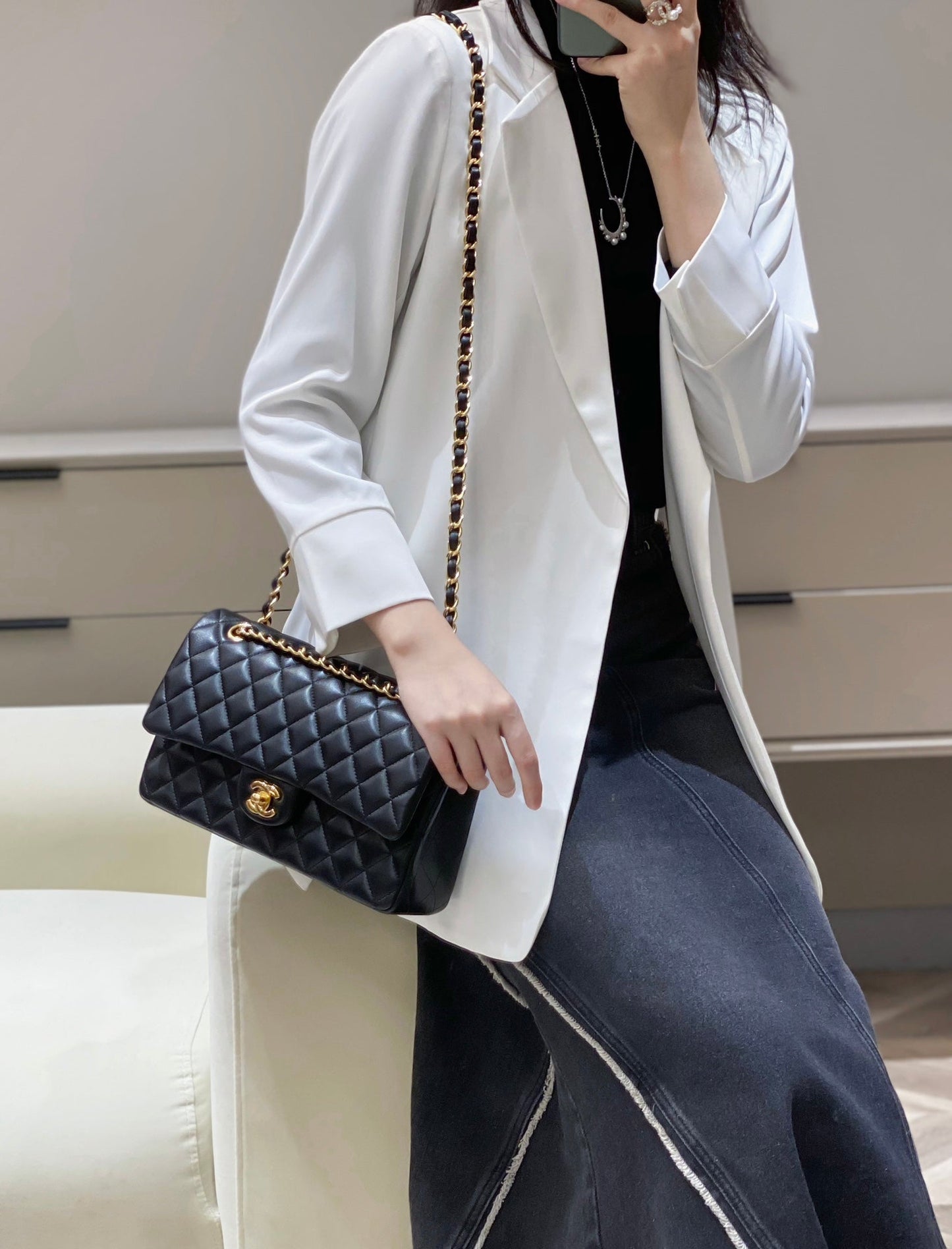 CH CLASSIC 11.12 HANDBAG 25.5 Lambskin Black