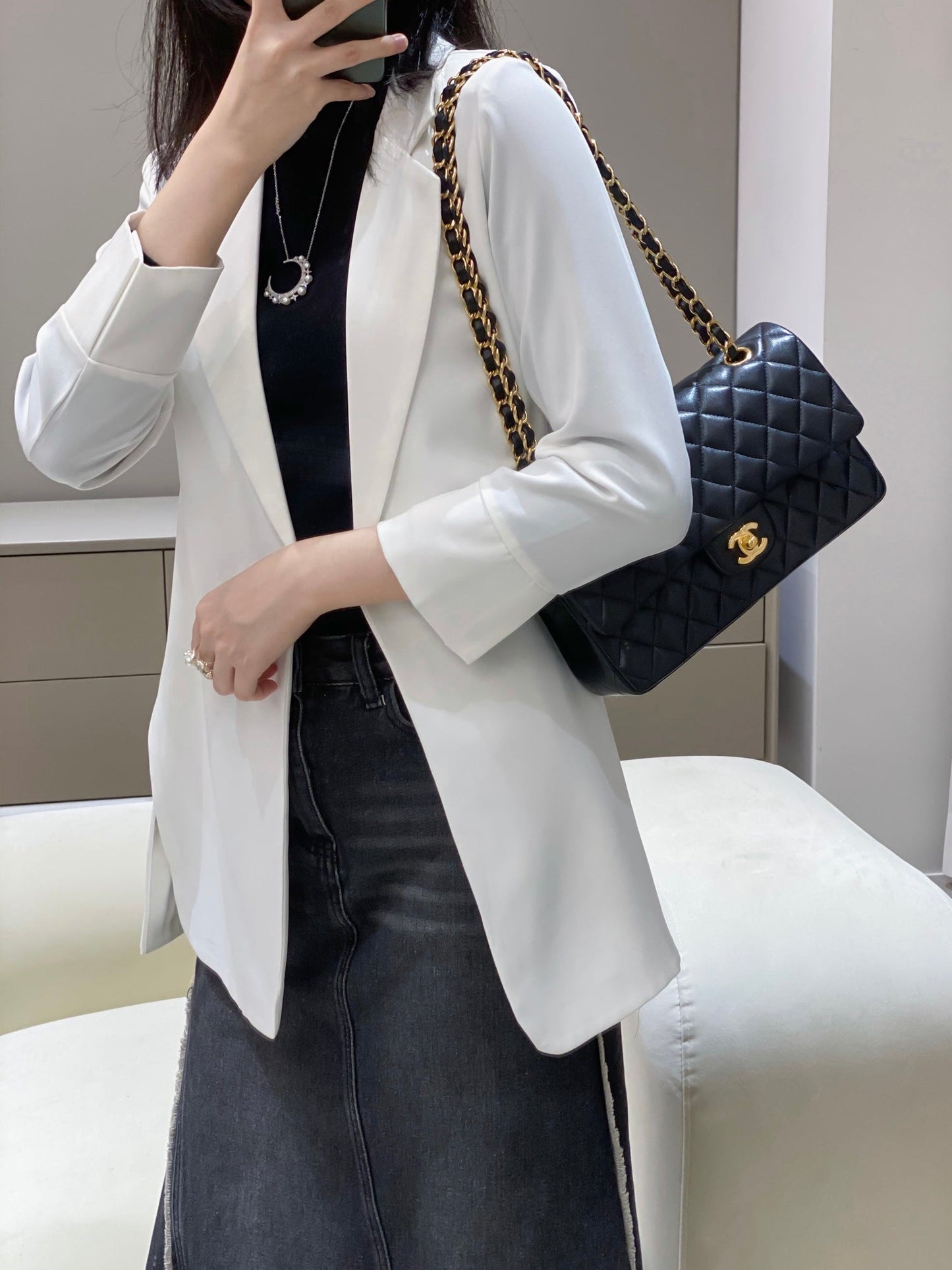 CH CLASSIC 11.12 HANDBAG 25.5 Lambskin Black