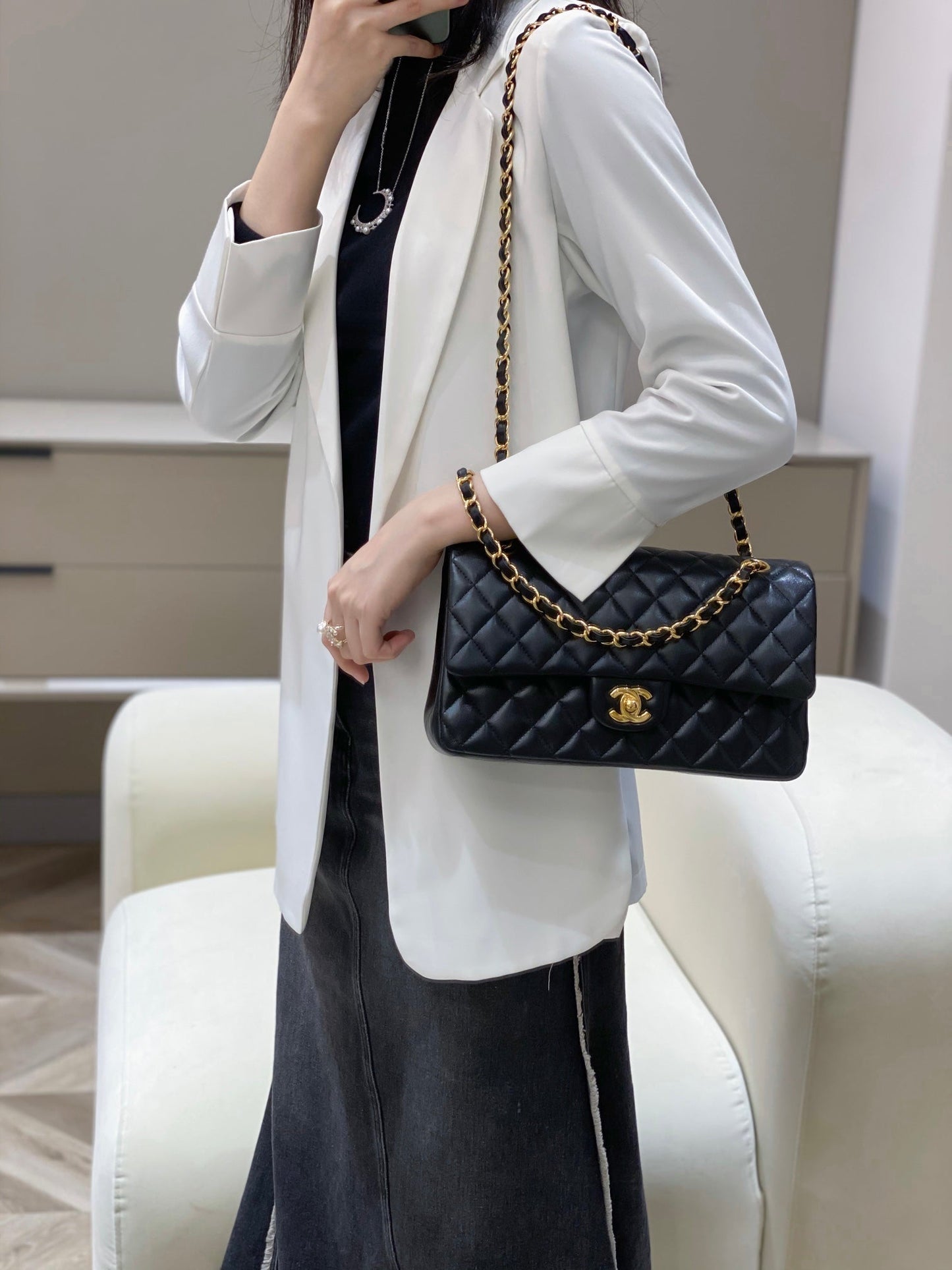 CH CLASSIC 11.12 HANDBAG 25.5 Lambskin Black