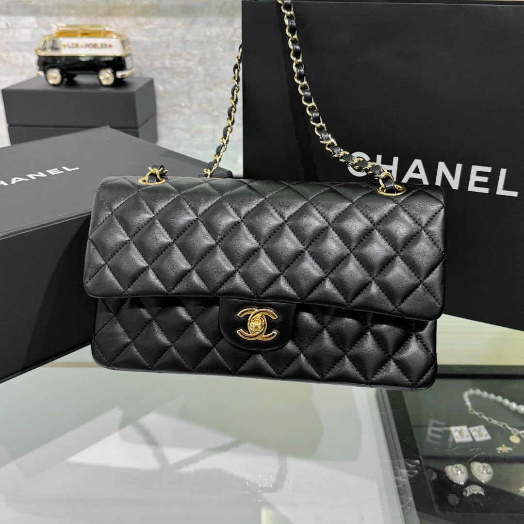 CH CLASSIC 11.12 HANDBAG 25.5 Lambskin Black