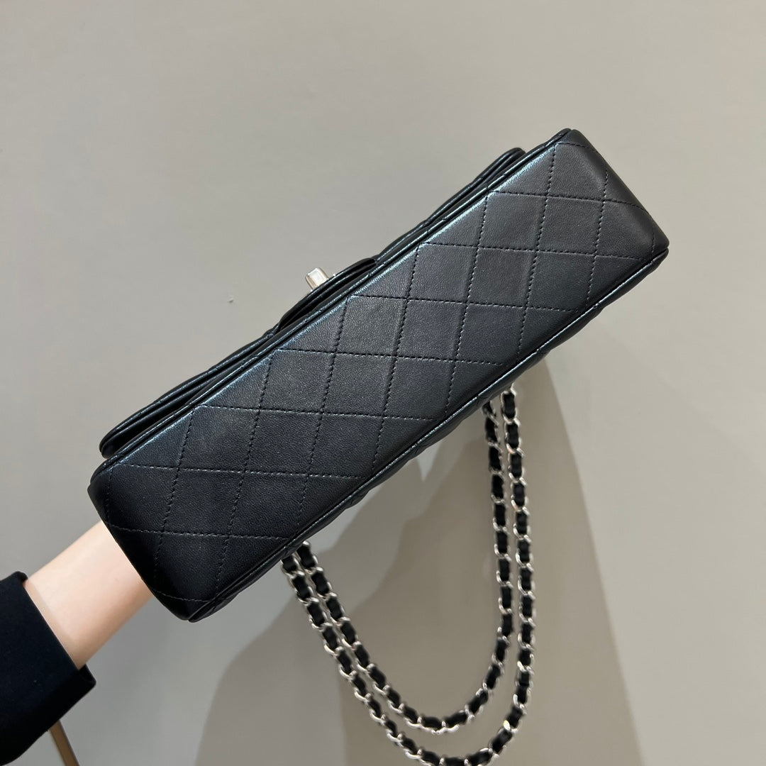 CH CLASSIC 11.12 HANDBAG 25.5 Lambskin Black