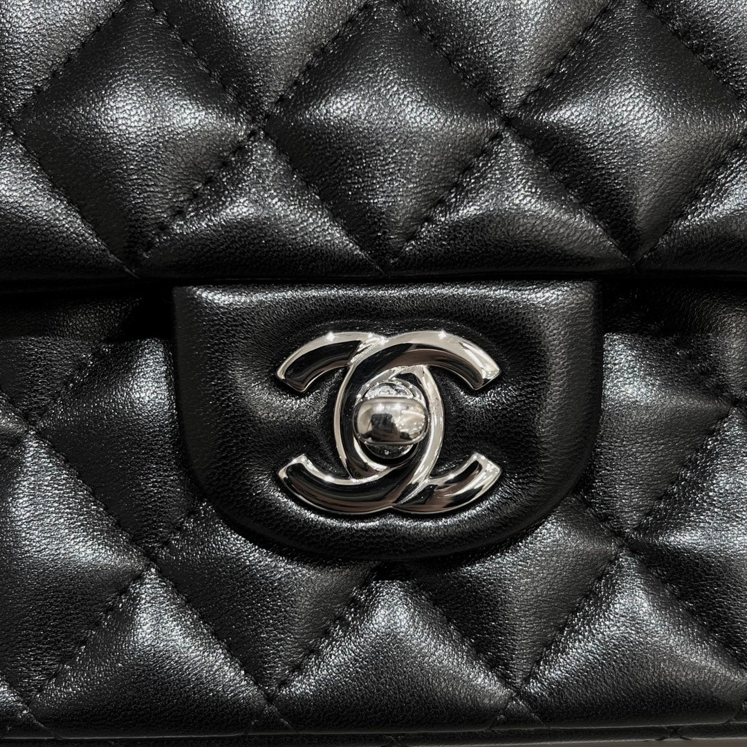 CH CLASSIC 11.12 HANDBAG 25.5 Lambskin Black