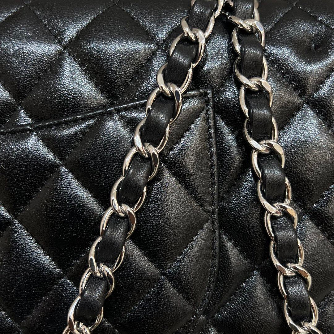 CH CLASSIC 11.12 HANDBAG 25.5 Lambskin Black