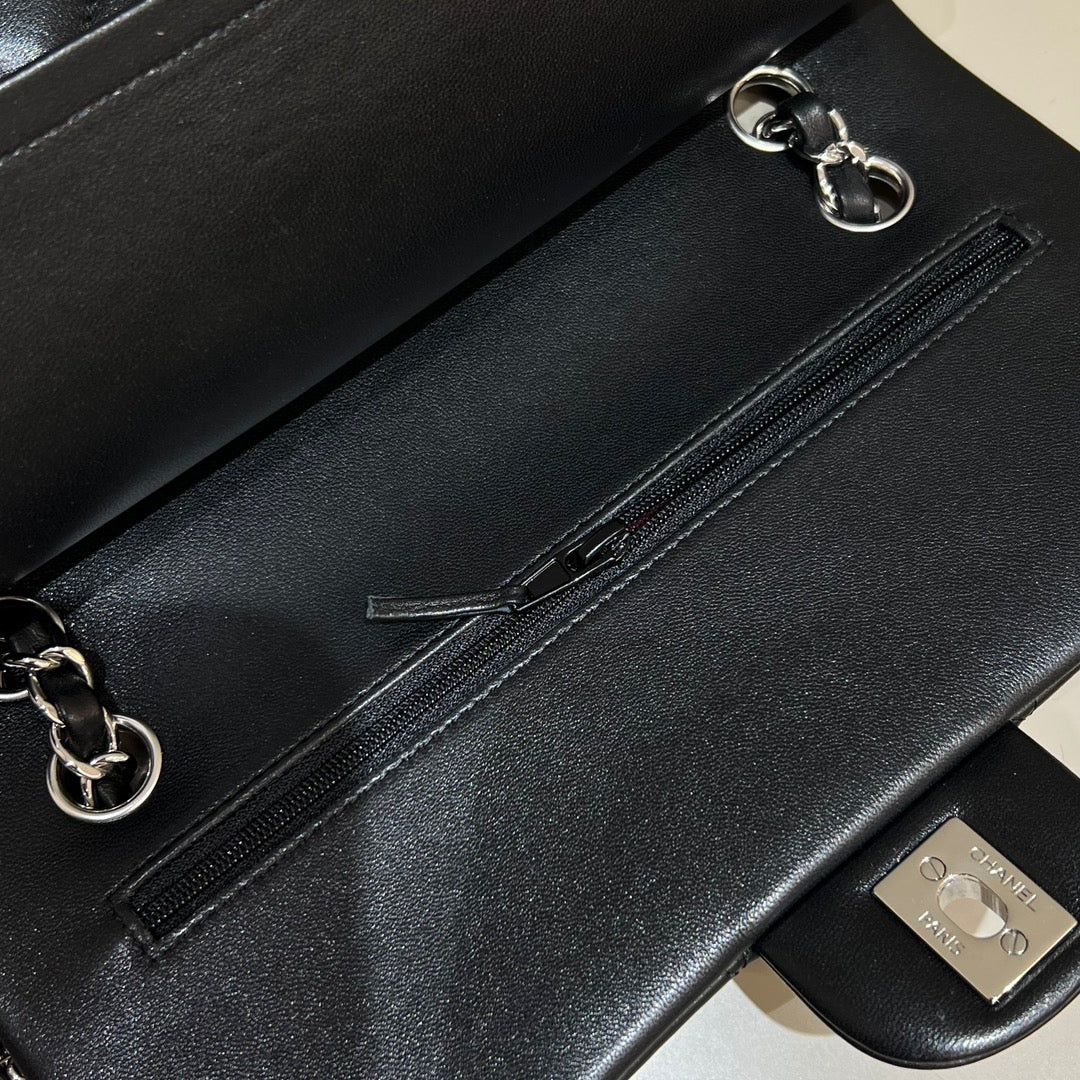 CH CLASSIC 11.12 HANDBAG 25.5 Lambskin Black