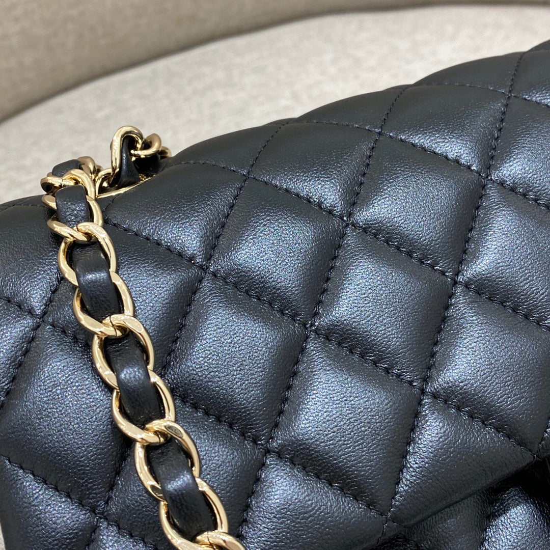 CH CLASSIC 11.12 HANDBAG 25.5 Lambskin Black