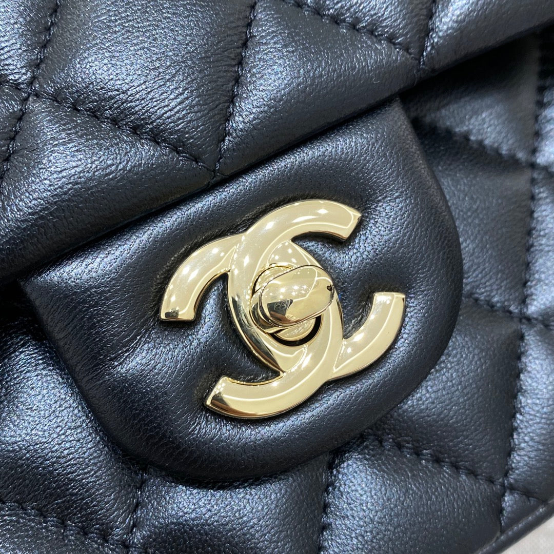 CH CLASSIC 11.12 HANDBAG 25.5 Lambskin Black