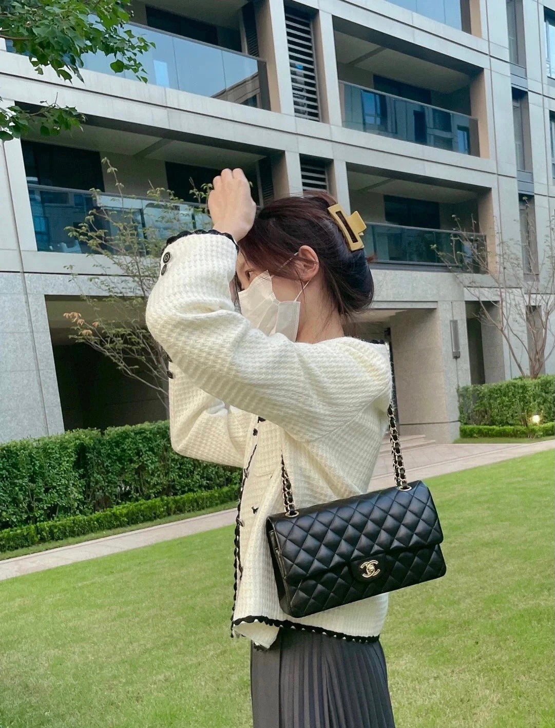 CH CLASSIC 11.12 HANDBAG 25.5 Lambskin Black