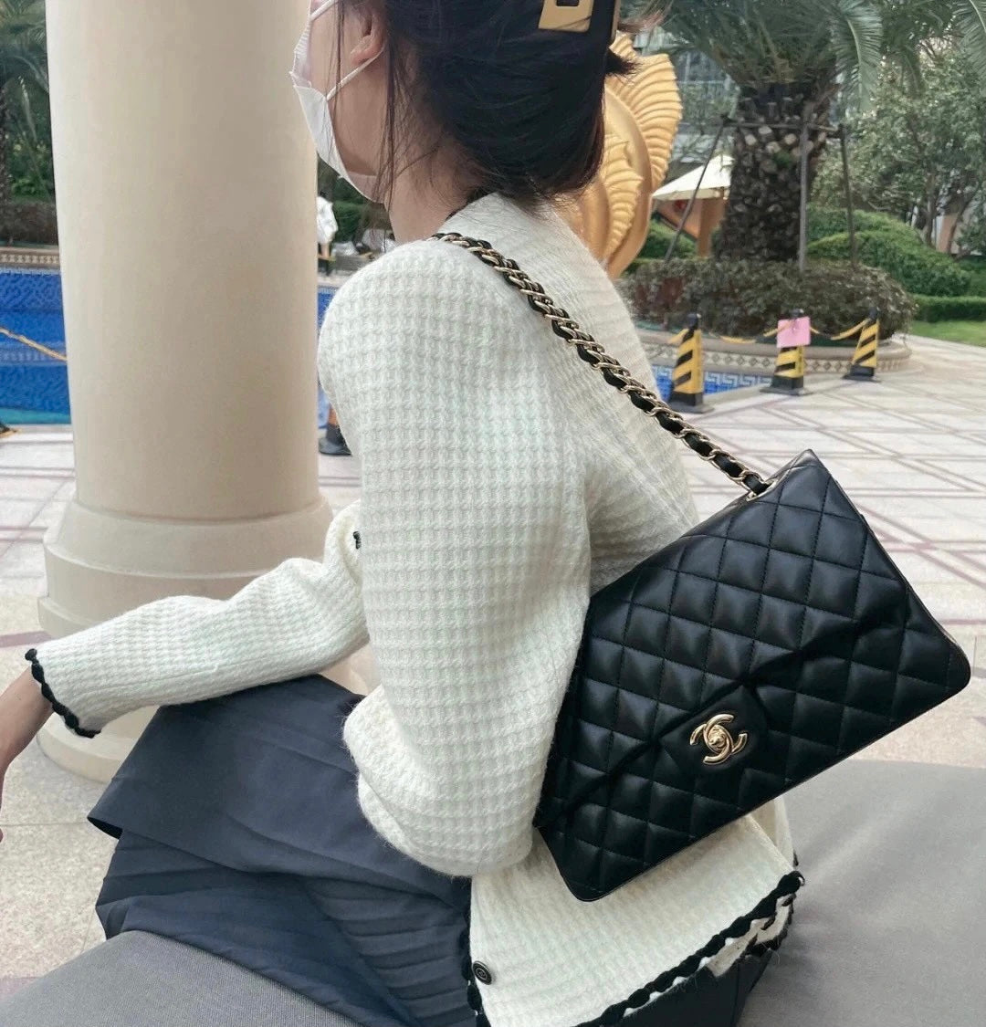 CH CLASSIC 11.12 HANDBAG 25.5 Lambskin Black