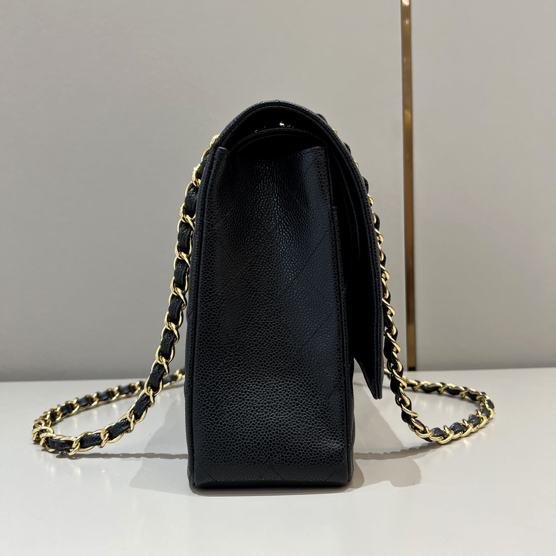 CH MAXI CLASSIC HANDBAG 33 Grained Calfskin Black