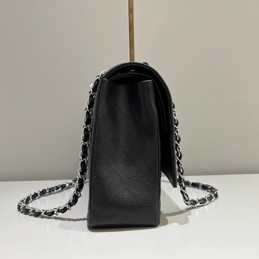 CH MAXI CLASSIC HANDBAG 33 Grained Calfskin Black