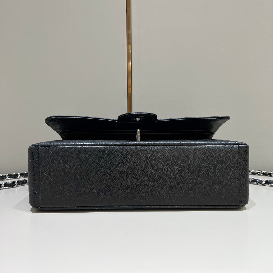 CH MAXI CLASSIC HANDBAG 33 Grained Calfskin Black