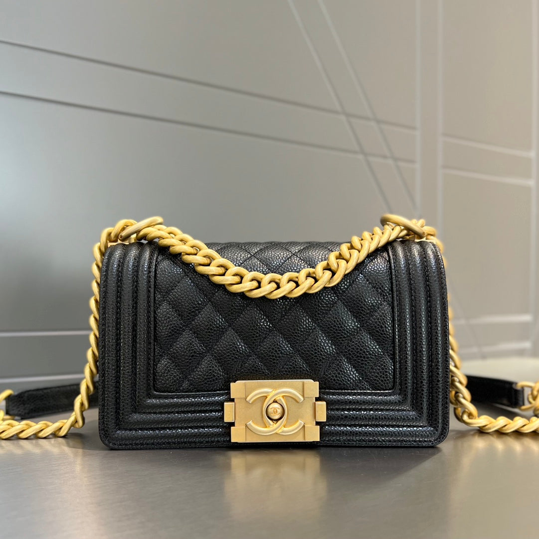 CH SMALL BOY HANDBAG 20 Grained Calfskin Black