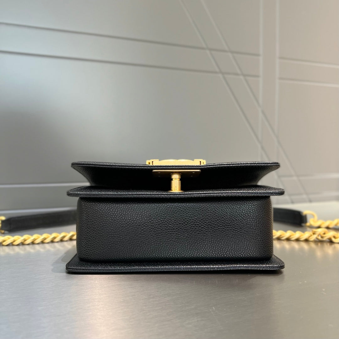 CH SMALL BOY HANDBAG 20 Grained Calfskin Black