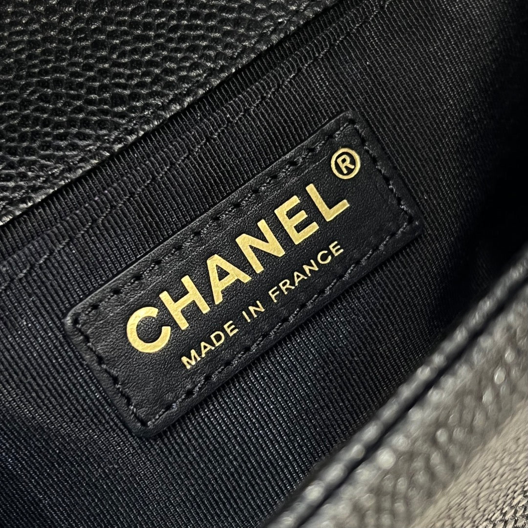 CH SMALL BOY HANDBAG 20 Grained Calfskin Black
