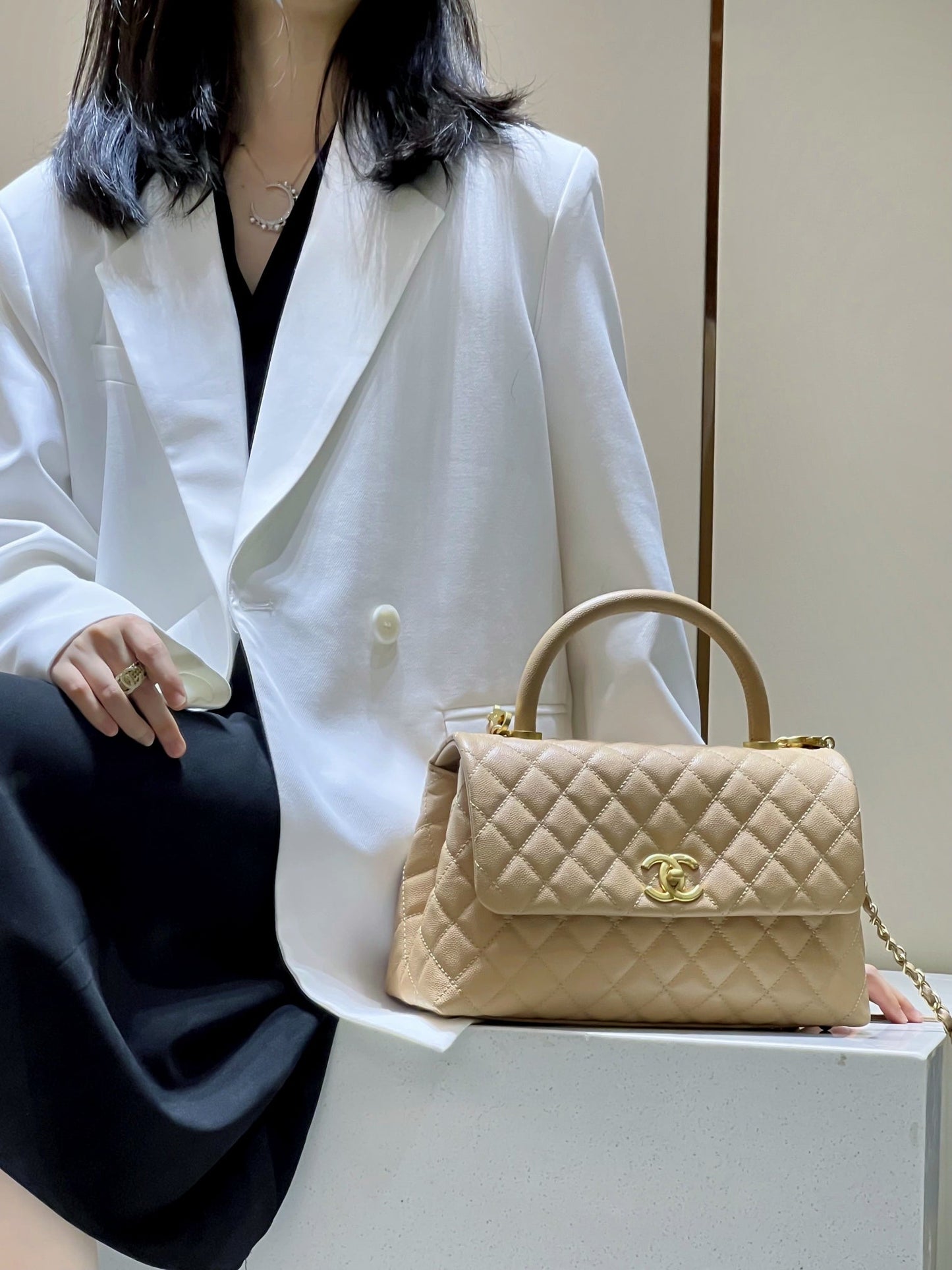 CH LARGE FLAP BAG WITH TOP HANDLE 29 Small Grained Calfskin Light Teas