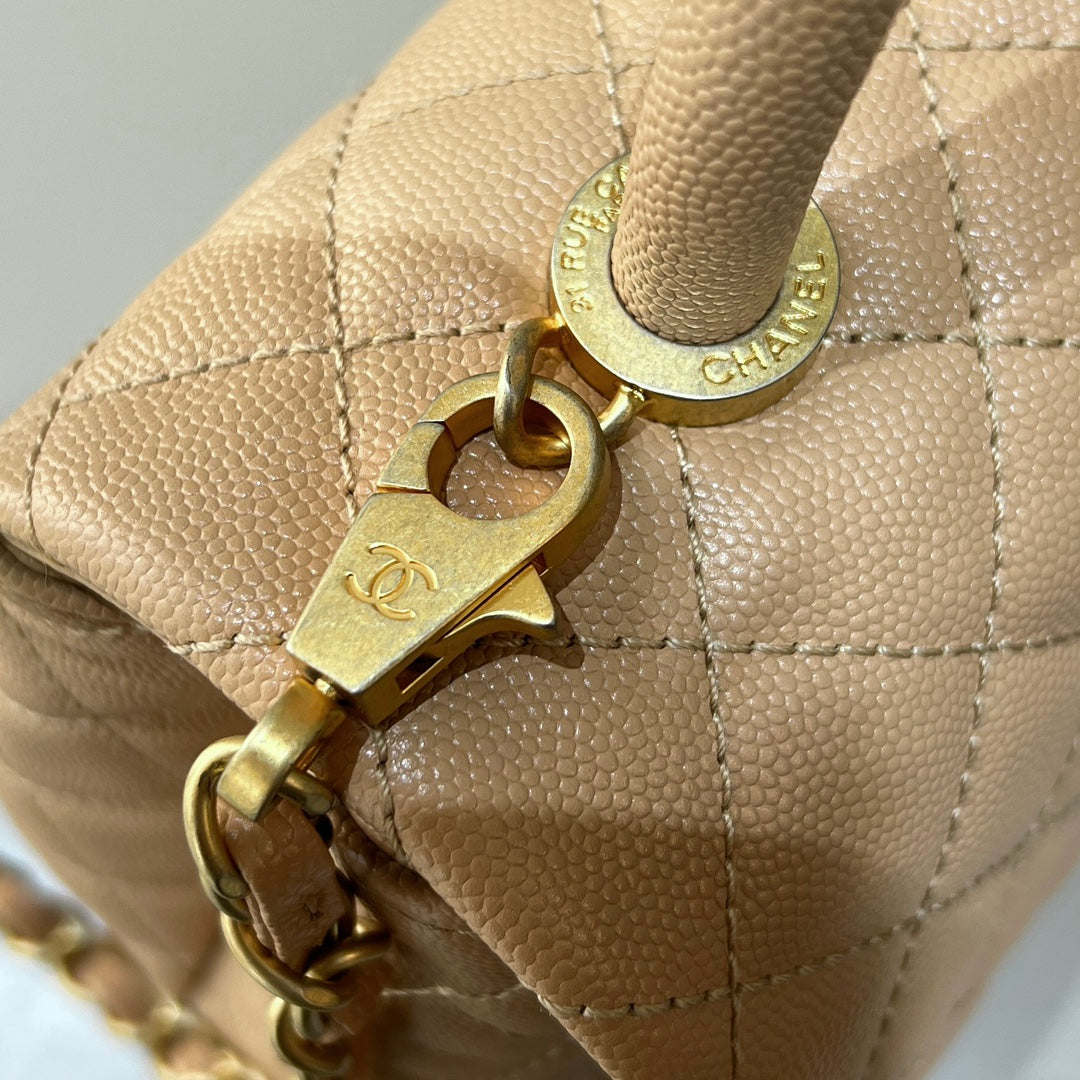 CH LARGE FLAP BAG WITH TOP HANDLE 29 Small Grained Calfskin Light Teas
