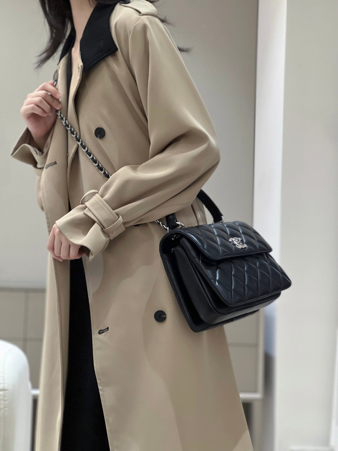 CH FLAP BAG WITH TOP HANDLE Trendy cc Lambskin Black