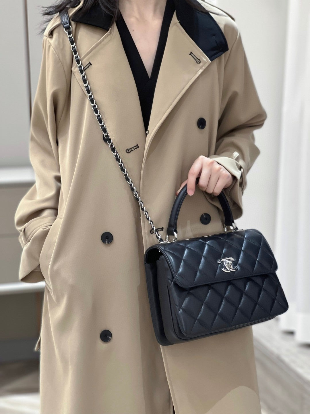 CH FLAP BAG WITH TOP HANDLE Trendy cc Lambskin Black