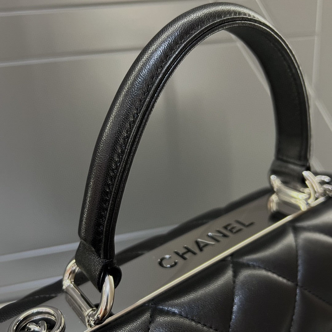 CH FLAP BAG WITH TOP HANDLE Trendy cc Lambskin Black