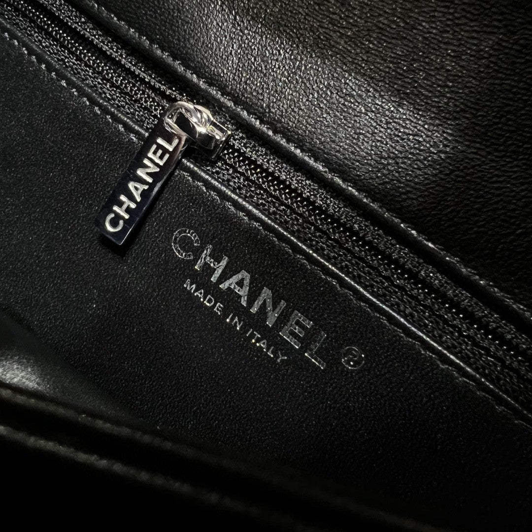 CH FLAP BAG WITH TOP HANDLE Trendy cc Lambskin Black