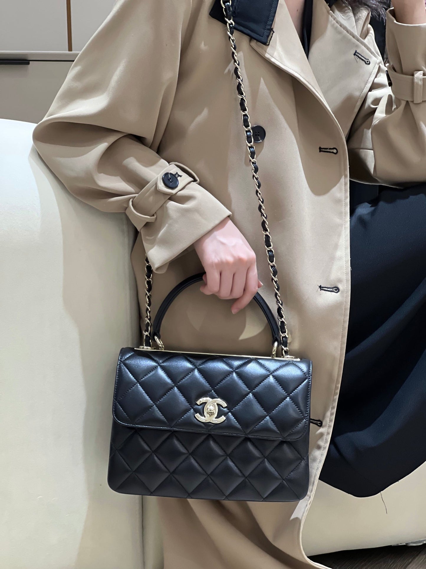 CH FLAP BAG WITH TOP HANDLE Trendy cc Lambskin Black