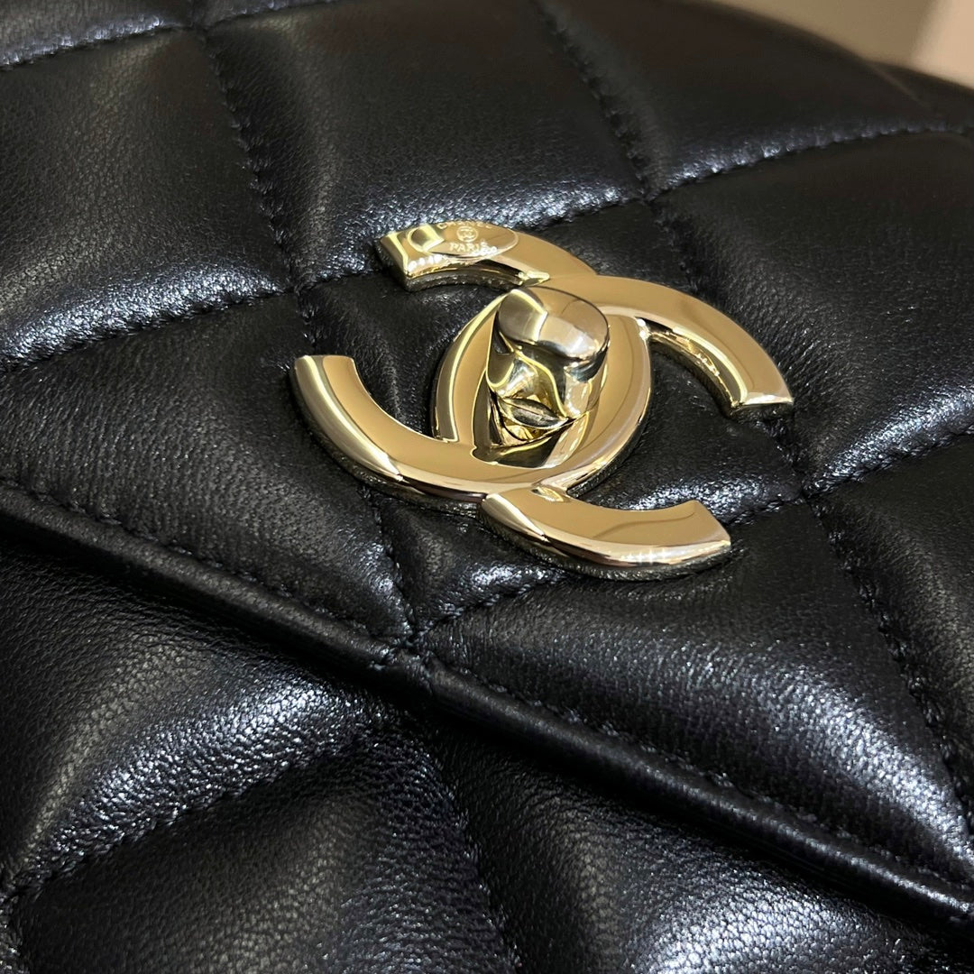 CH FLAP BAG WITH TOP HANDLE Trendy cc Lambskin Black