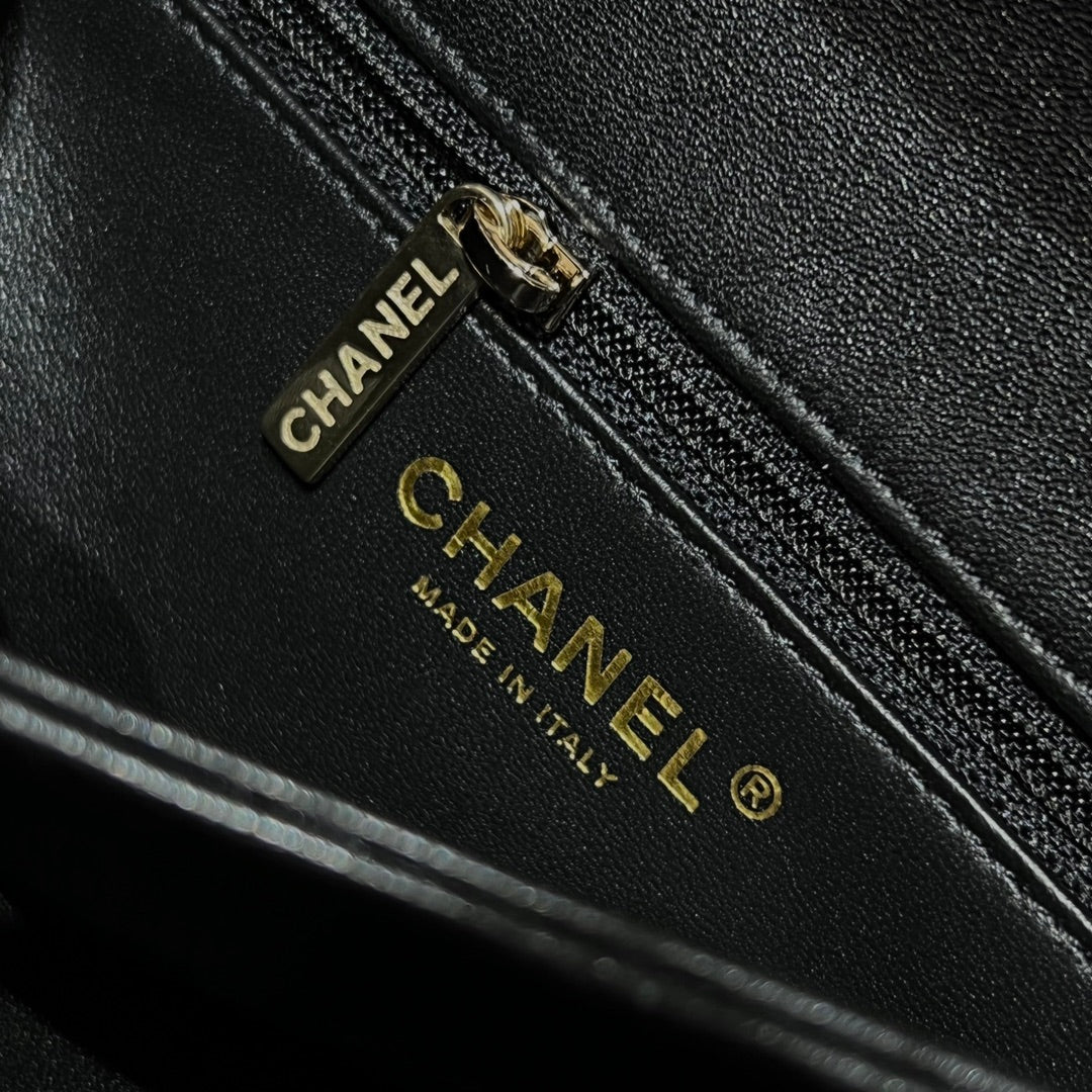 CH FLAP BAG WITH TOP HANDLE Trendy cc Lambskin Black