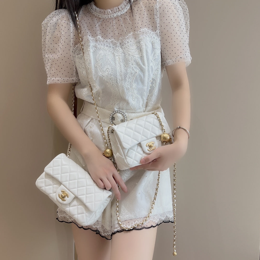 CH CF20 Golden Globe CLASSIC HANDBAG Lambskin White