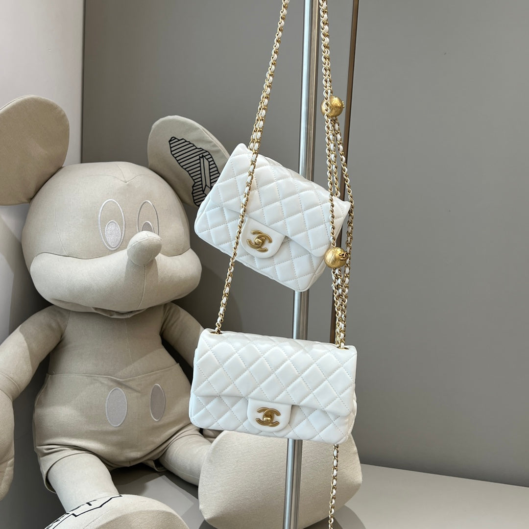 CH CF20 Golden Globe CLASSIC HANDBAG Lambskin White