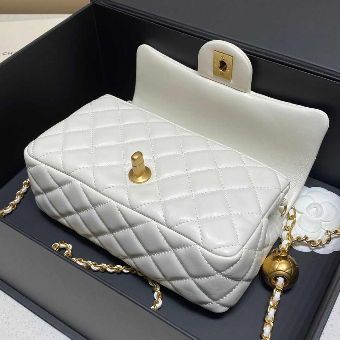 CH CF20 Golden Globe CLASSIC HANDBAG Lambskin White