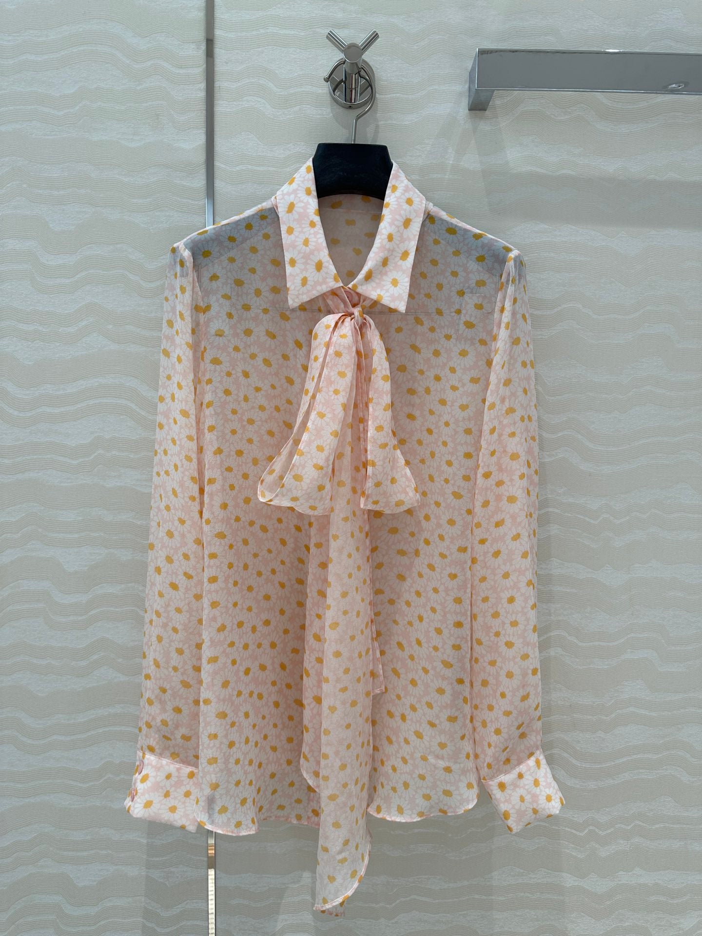 guc 25ss silk buttons shirt