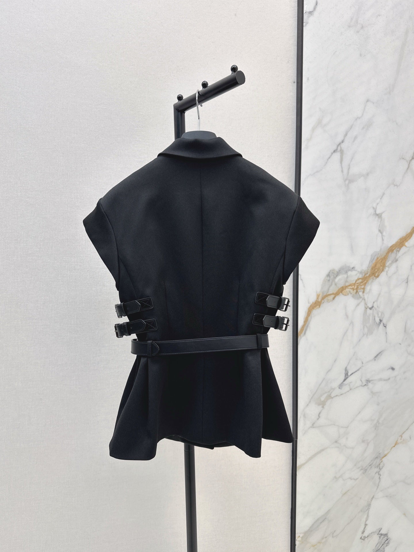 Dio 25ss sleeveless blazer