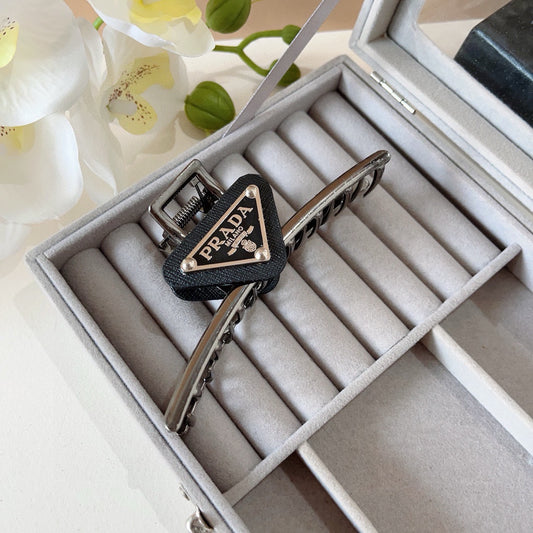 P hair clips