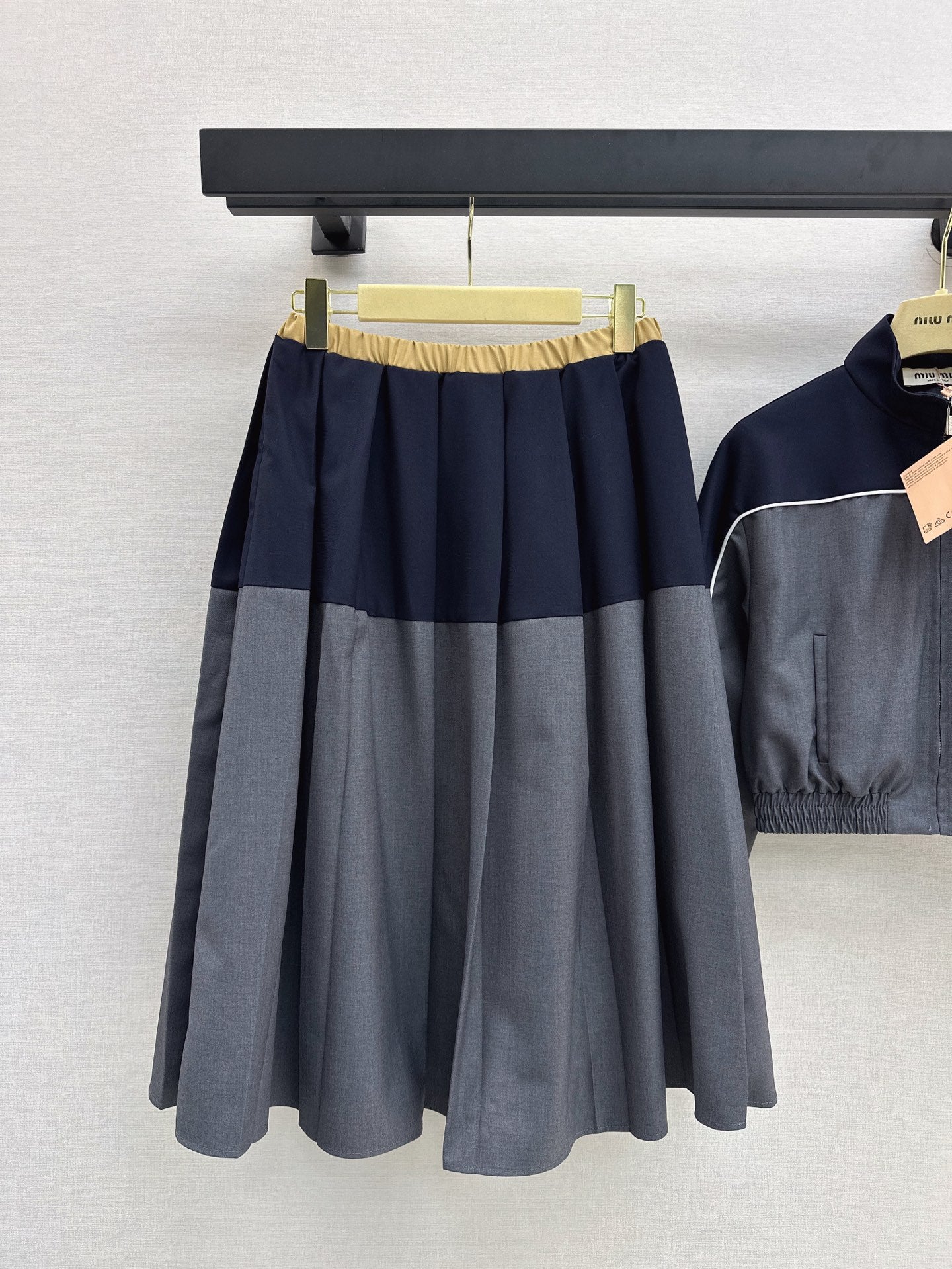 Miu 25ss crop jacket skirt suit