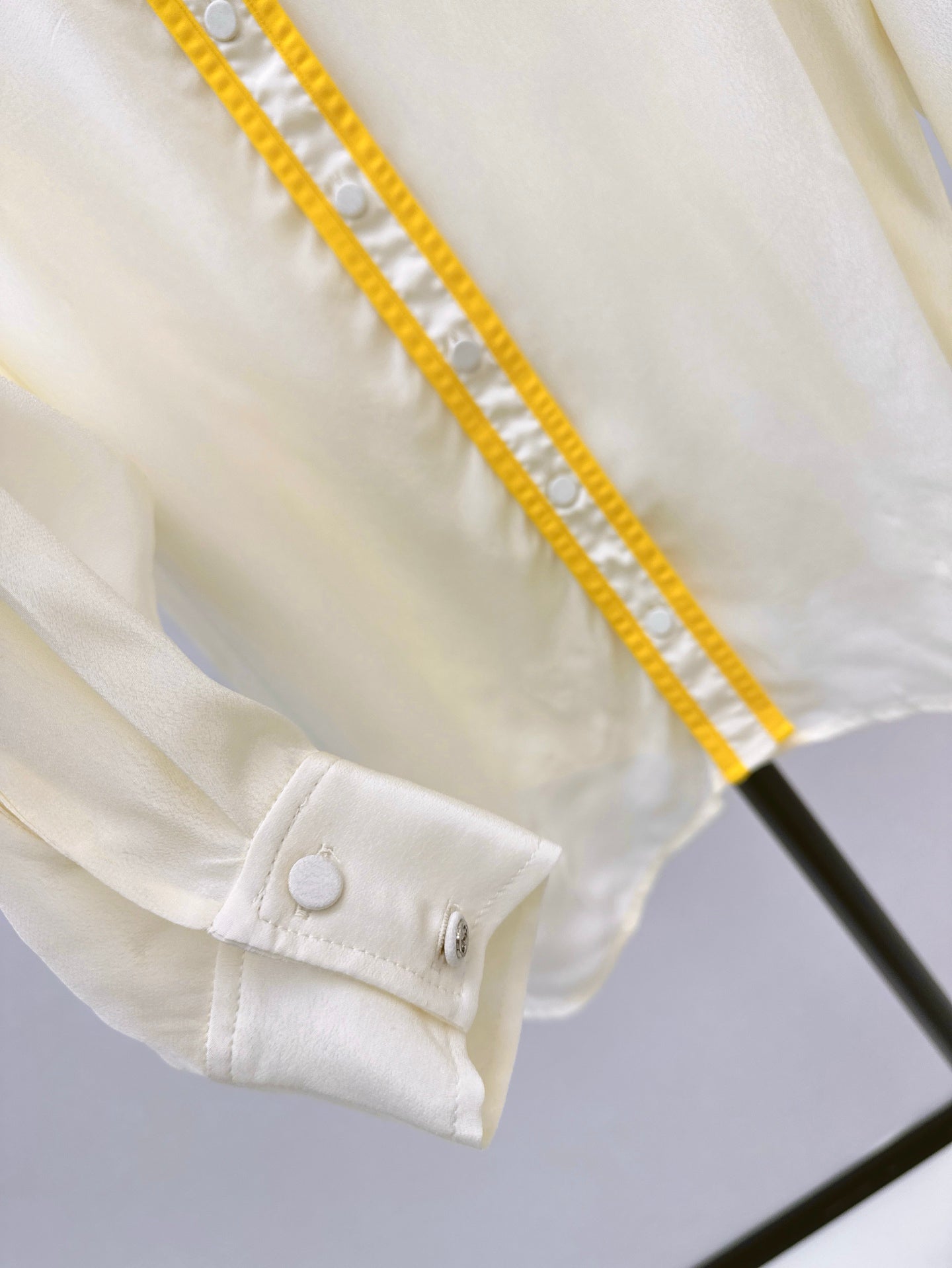 Guc 25ss silk buttons shirt