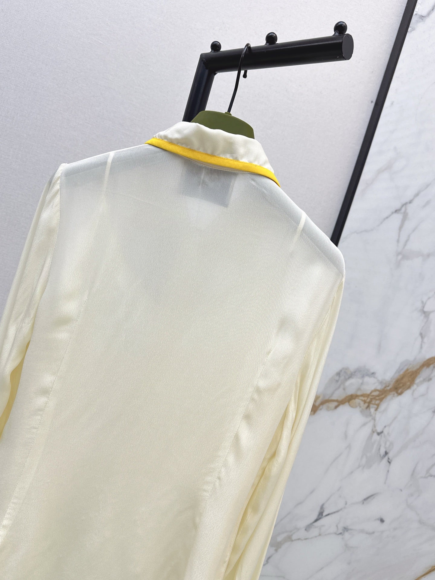 Guc 25ss silk buttons shirt