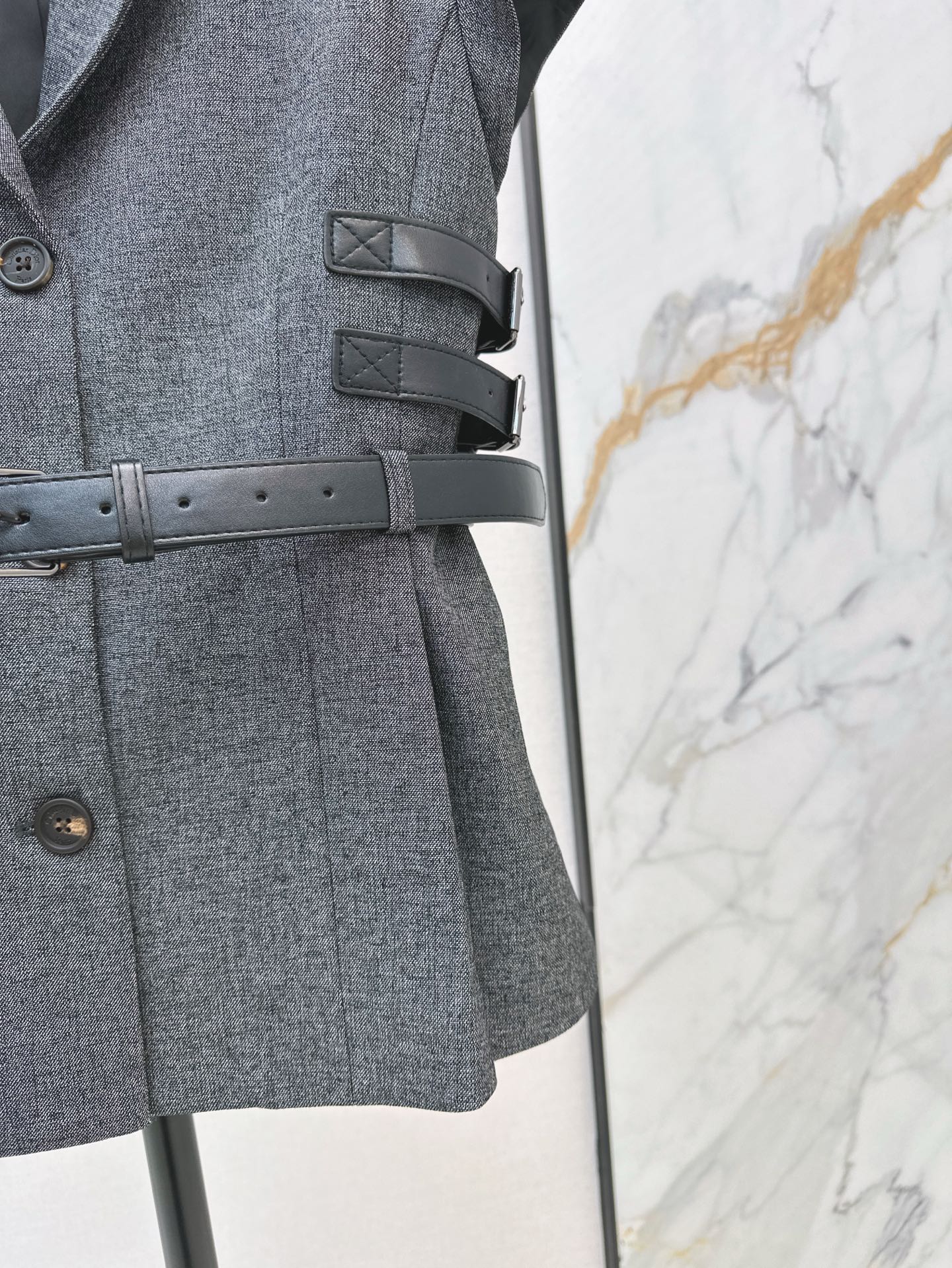 Dio 25ss sleeveless jacket
