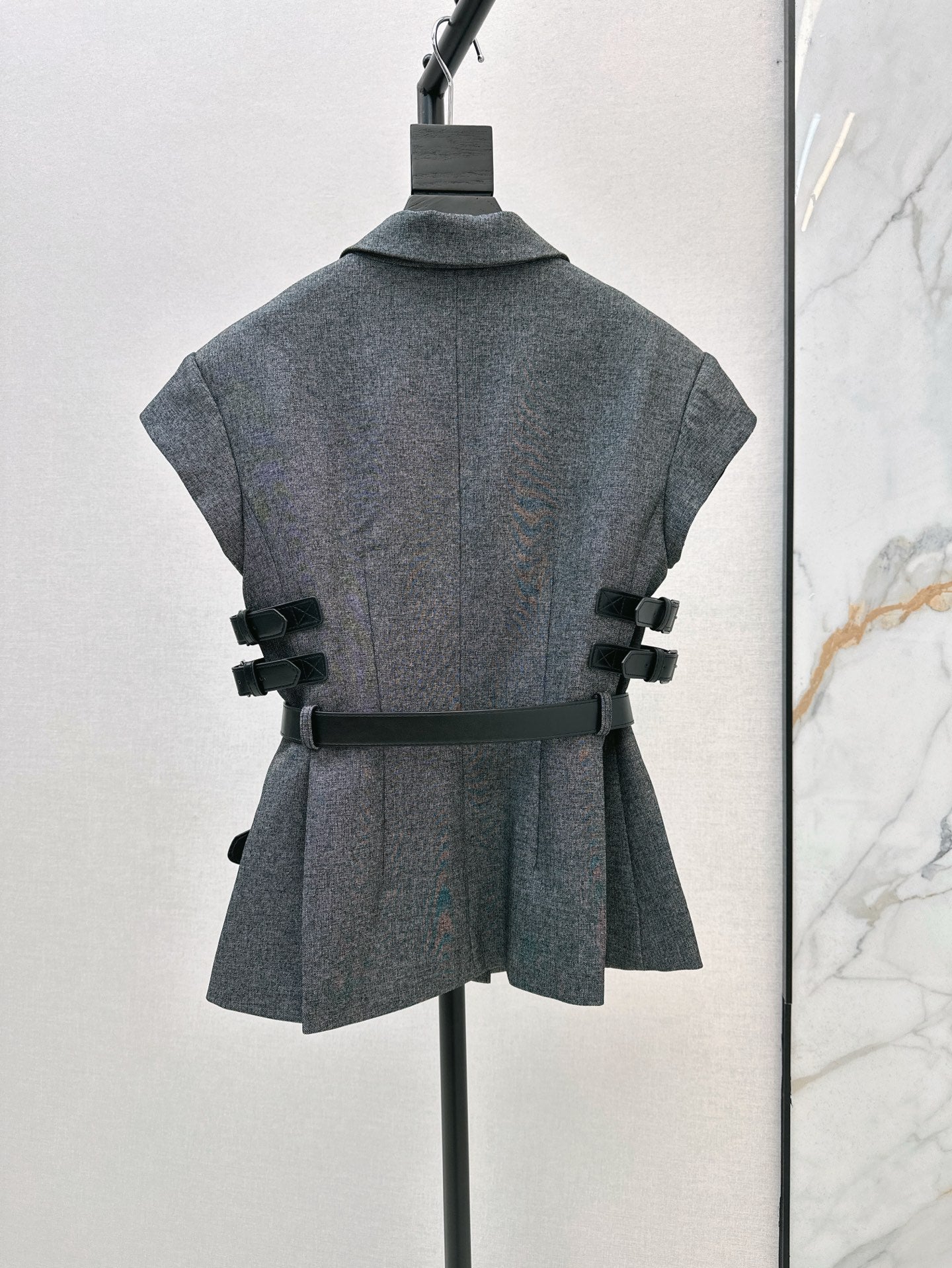 Dio 25ss sleeveless jacket