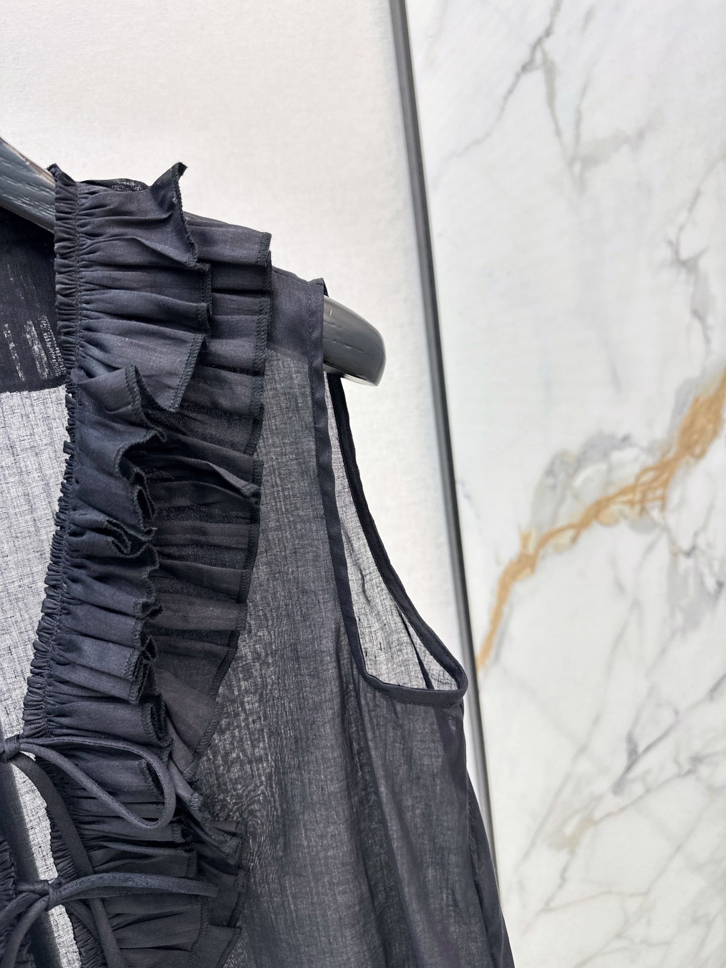 chan 25ss linen ruffle vest