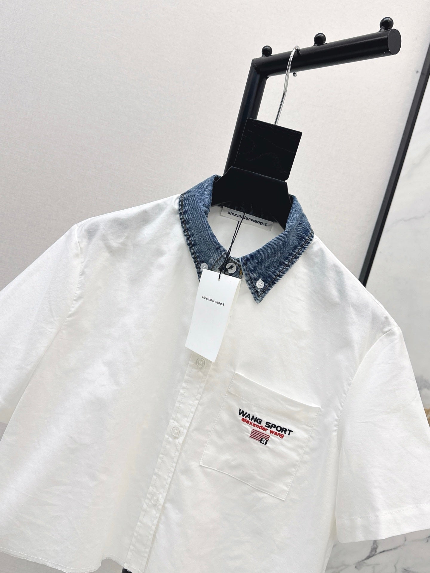 Alexand 25ss crop shirt