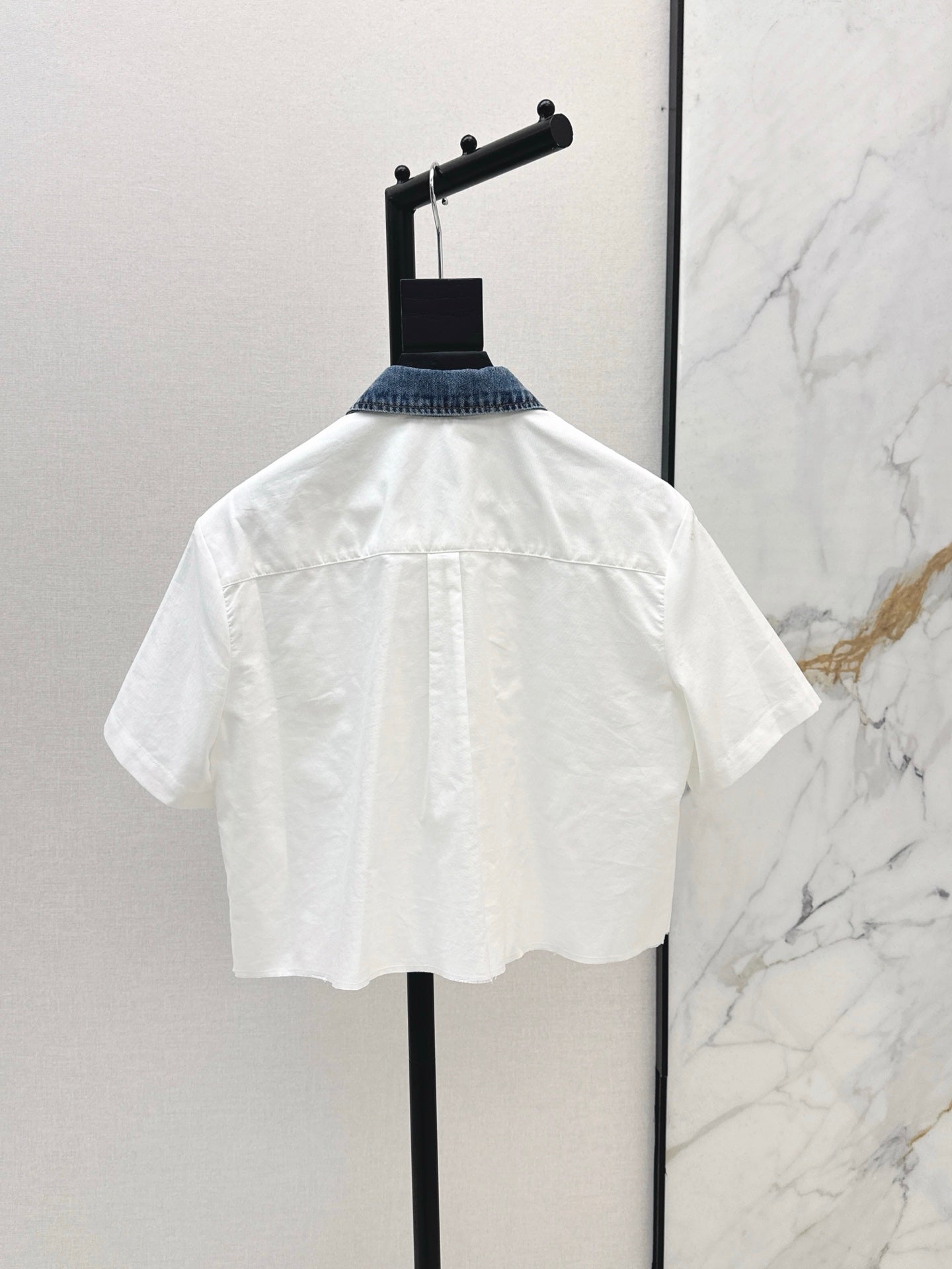 Alexand 25ss crop shirt