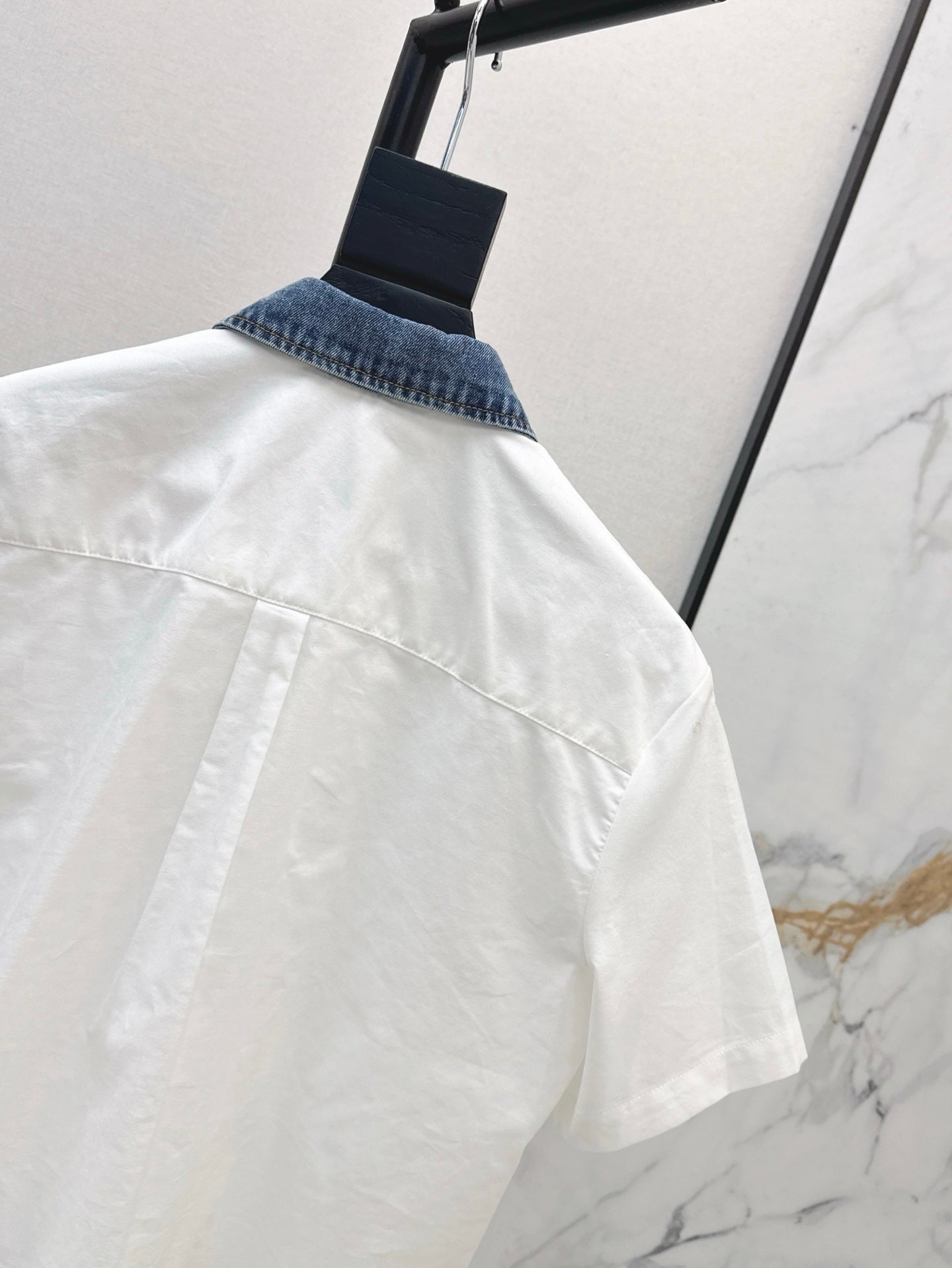Alexand 25ss crop shirt