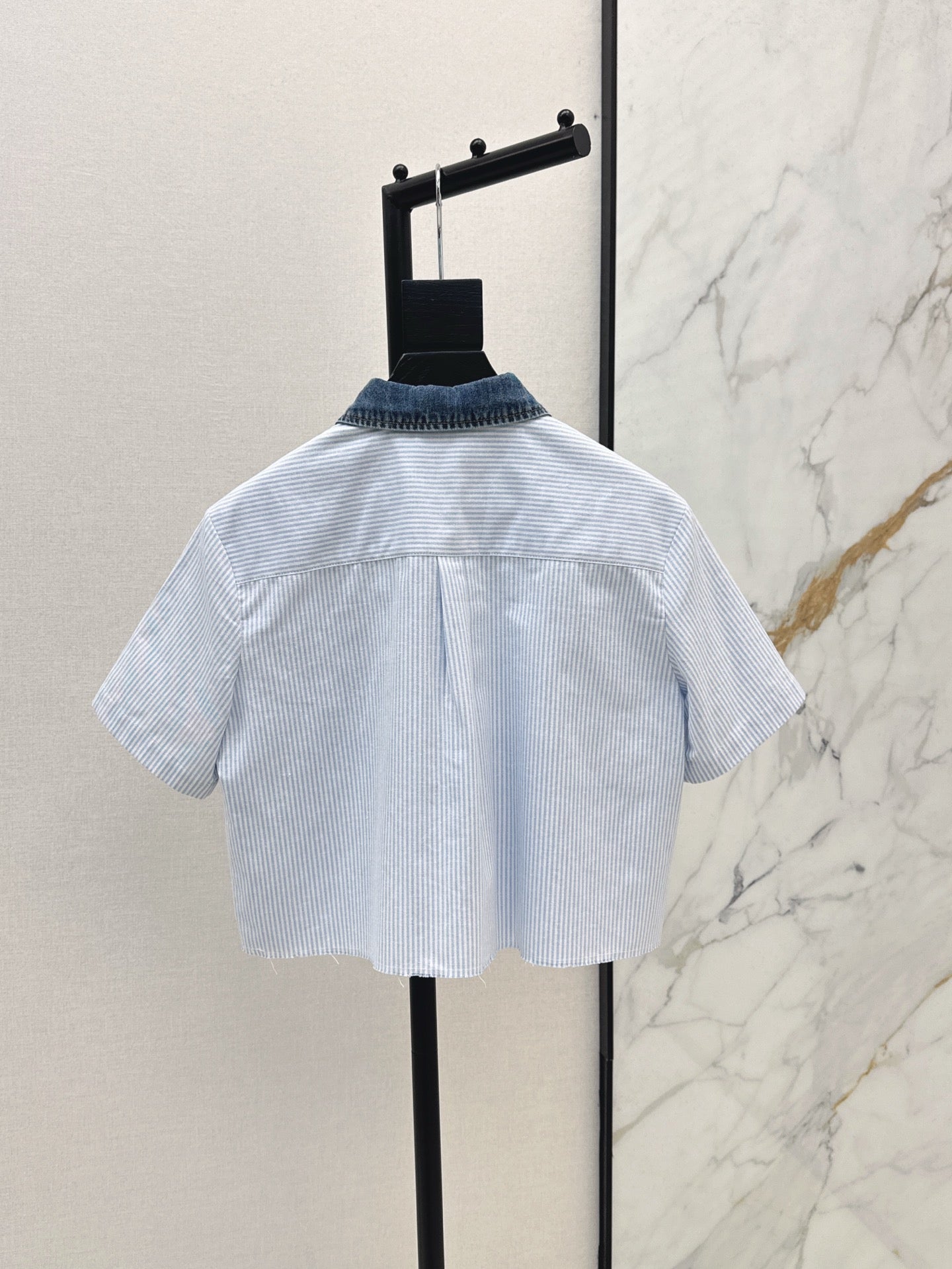 Alexand 25ss crop shirt