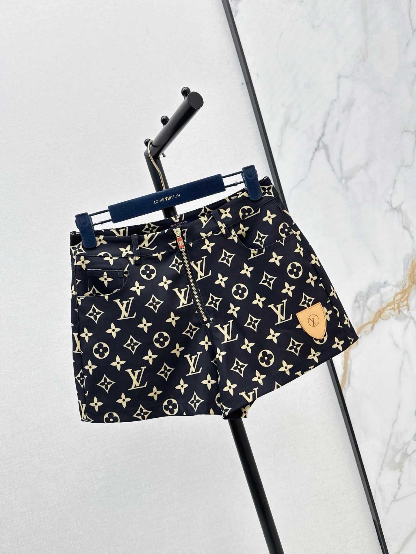 L 25ss monogram short