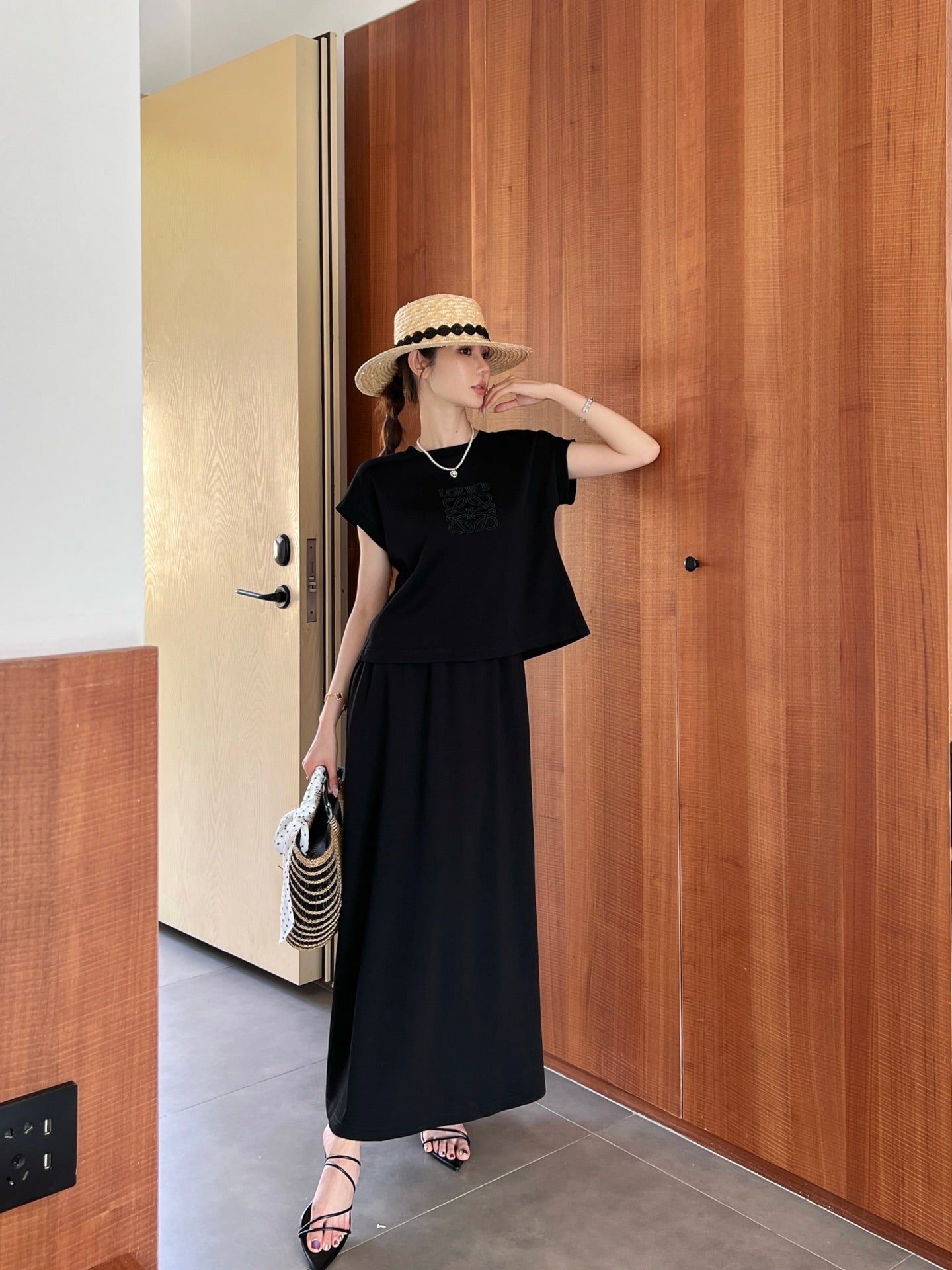 Lo 25ss tee skirt set