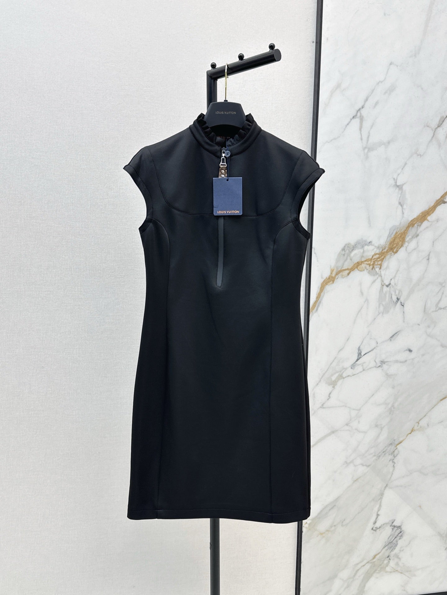 L 25ss sleeveless dress