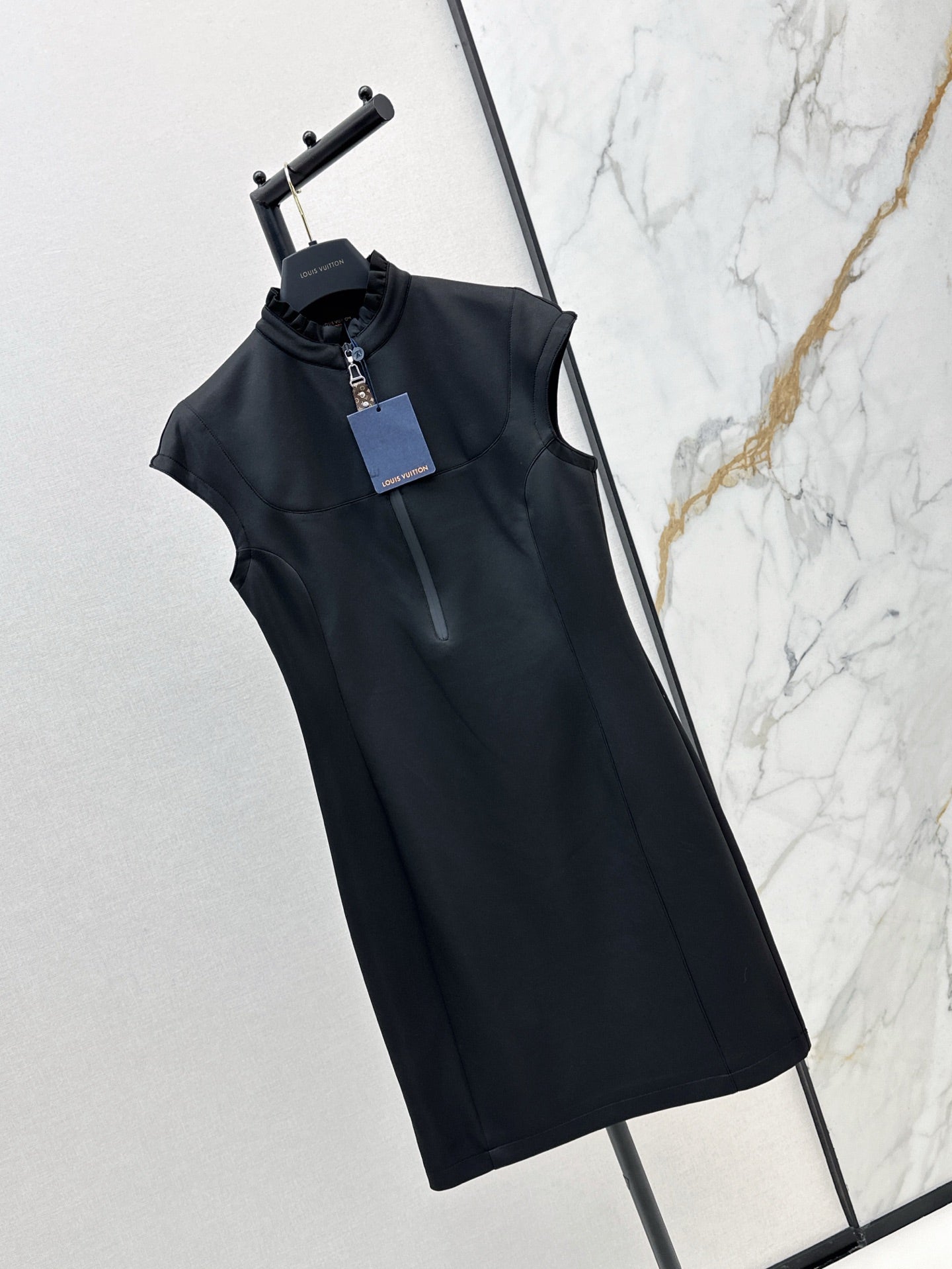 L 25ss sleeveless dress