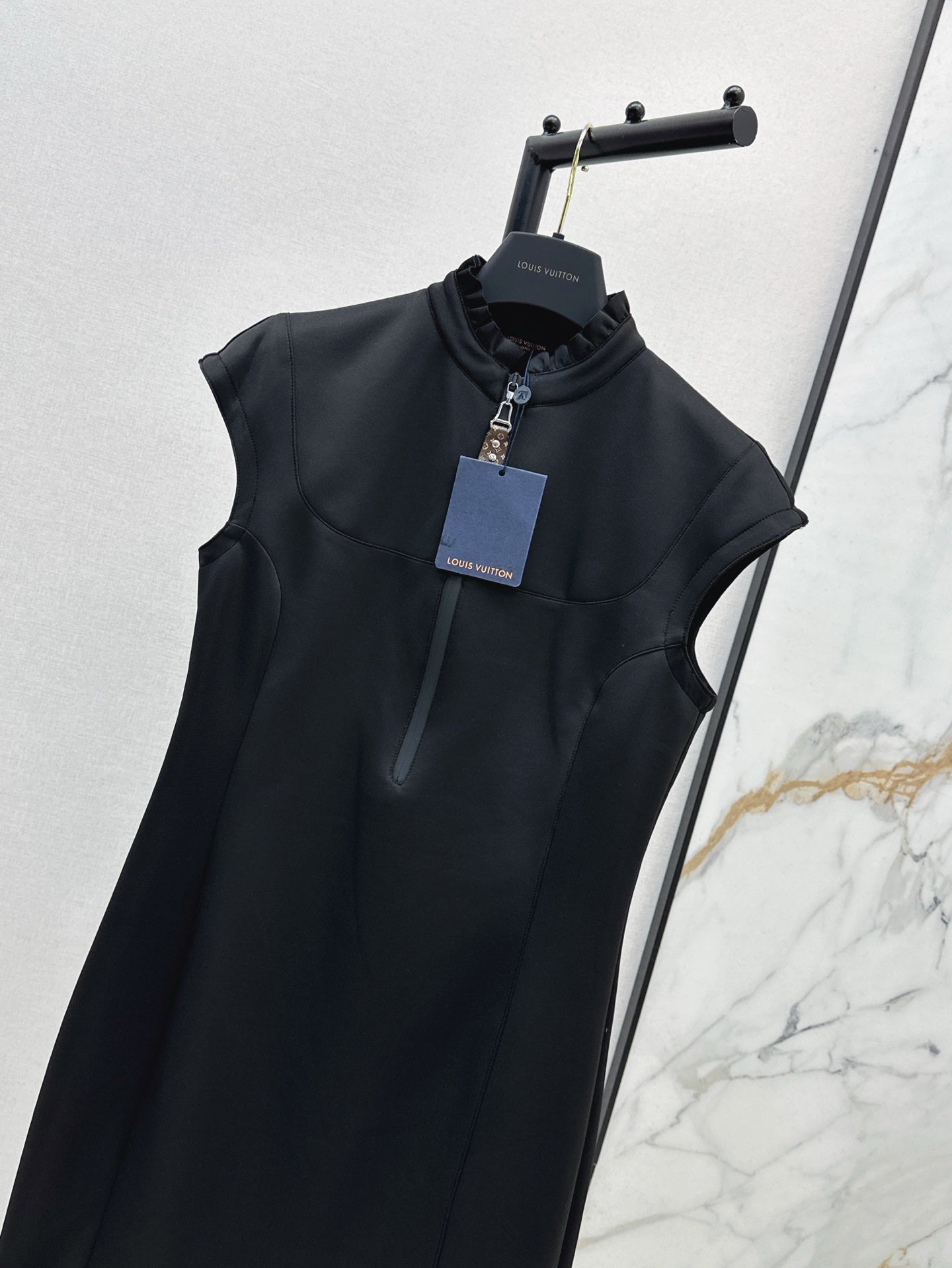 L 25ss sleeveless dress